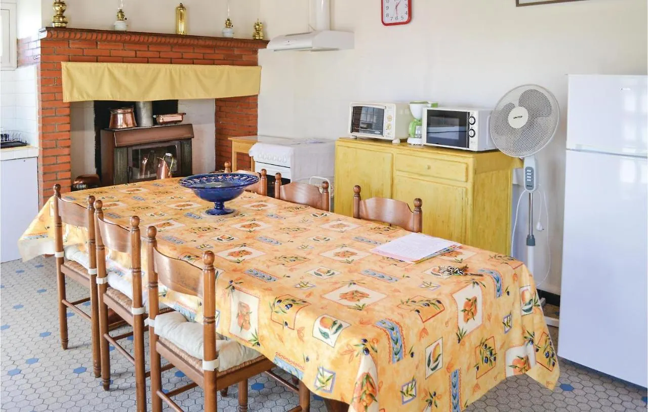 Beautiful Home In Durfort Capelette With Kitchen France